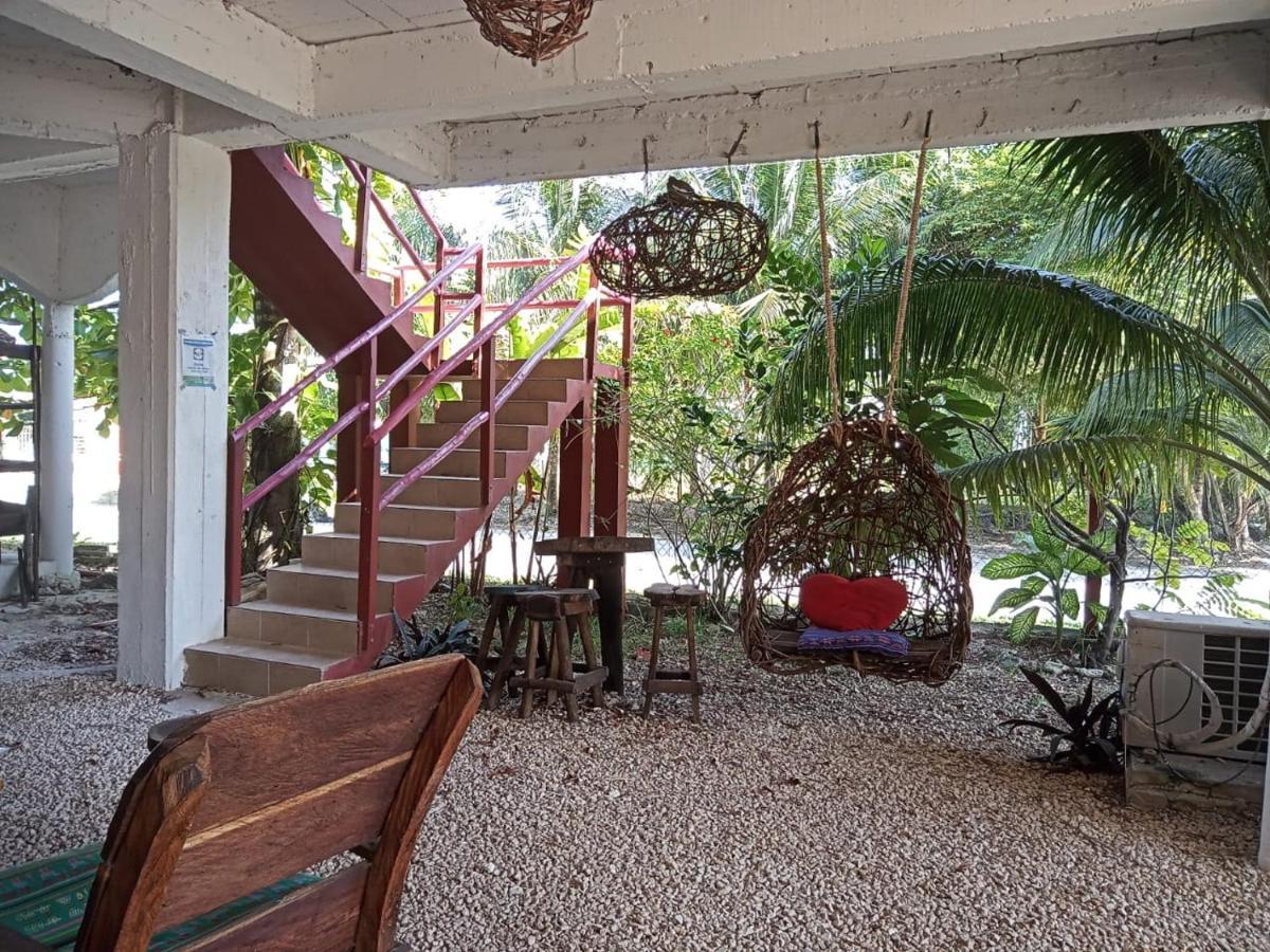 Near Lake Hostal Bacalar Bagian luar foto