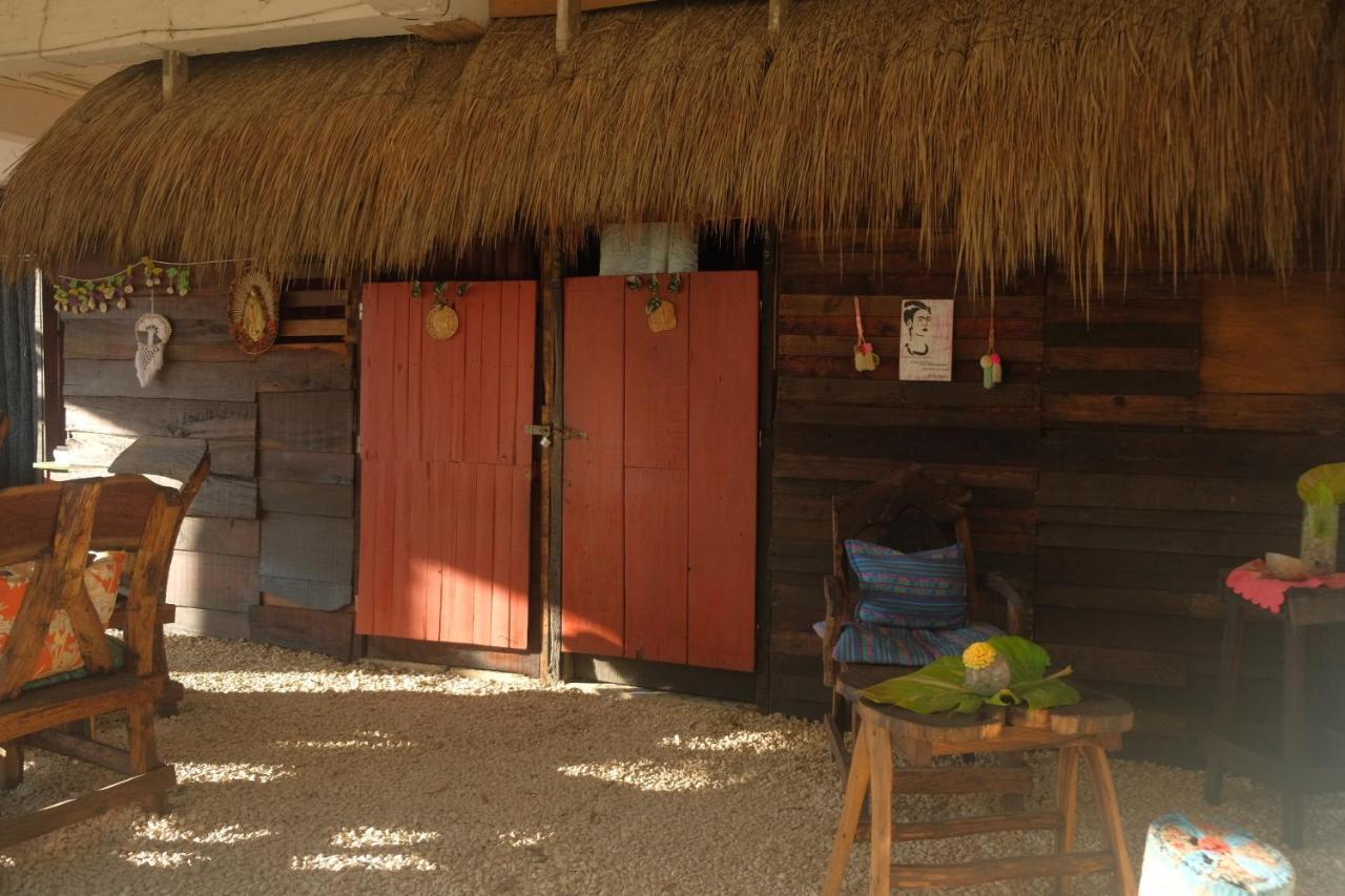 Near Lake Hostal Bacalar Bagian luar foto