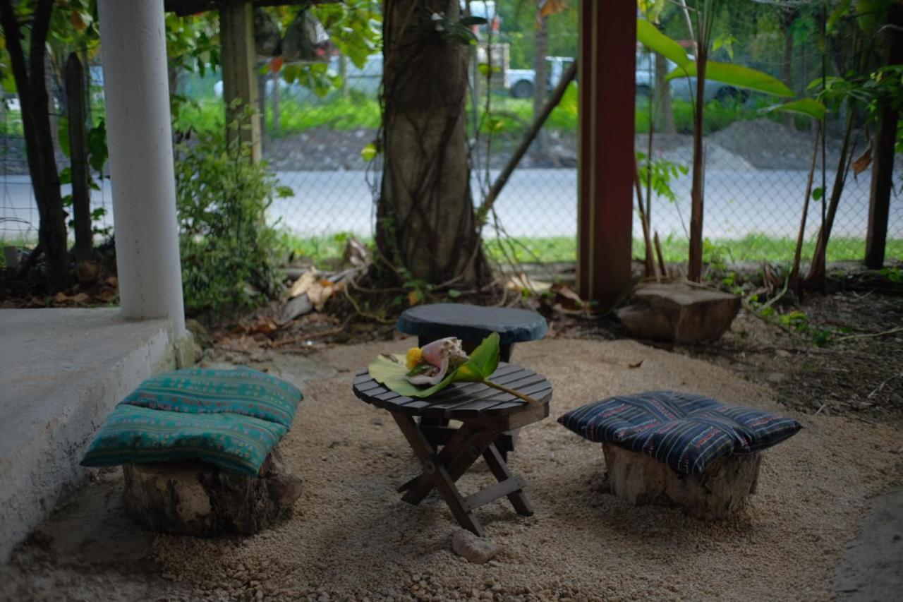 Near Lake Hostal Bacalar Bagian luar foto