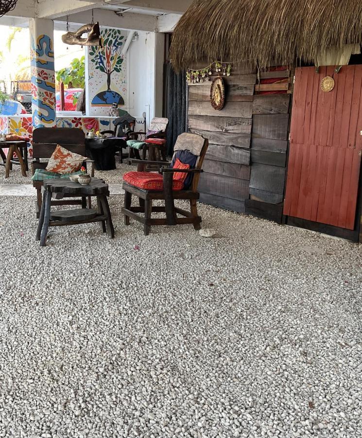 Near Lake Hostal Bacalar Bagian luar foto
